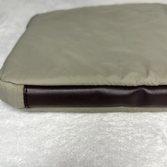 Ecoalf MacBook Air/Pro Zip Around Closure Laptop Case - Picture 3 of 8